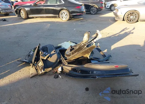 2016 Mercedes-Benz C 300 z USA, uszkodzony, nr VIN 55SWF4JB8GU149315